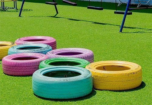 espacios de juego seguros y divertidos con césped artificial